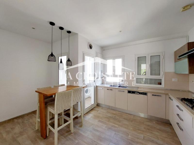 Triplex S+4 avec piscine à Gammarth